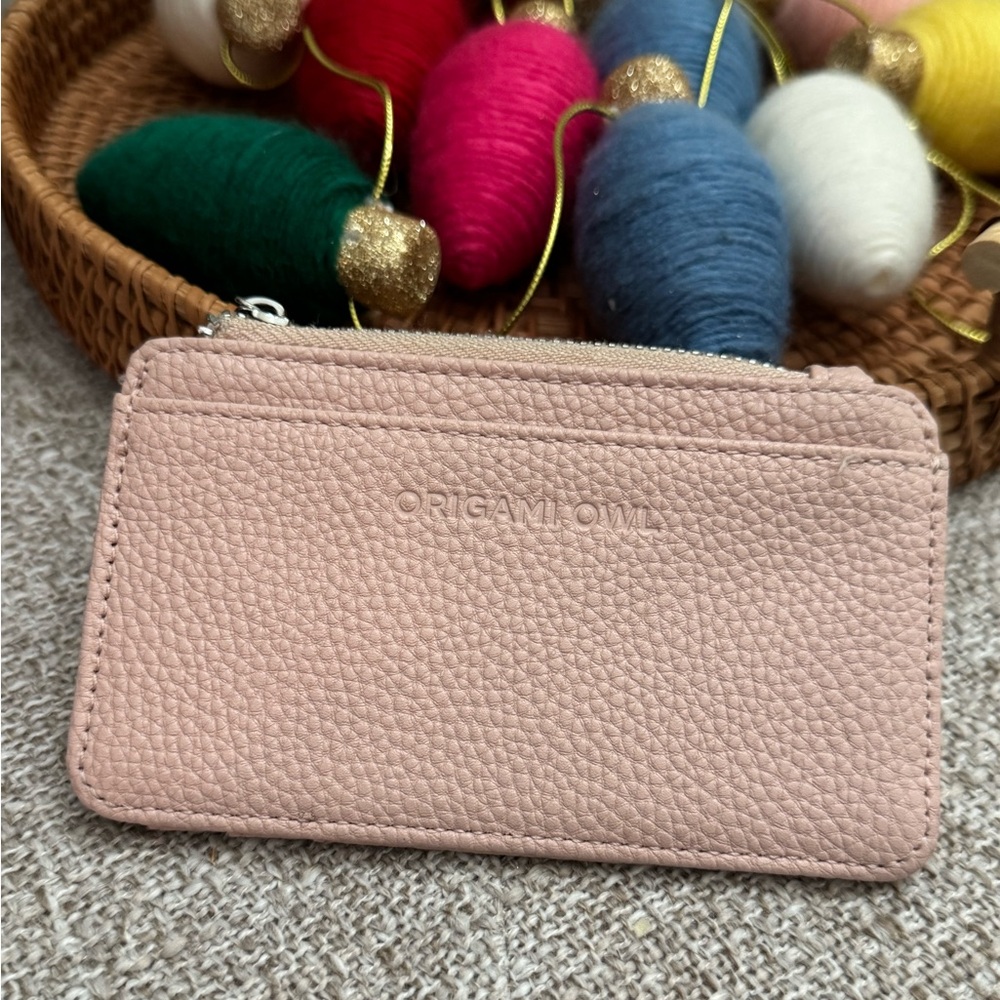 Origami Owl Pale Pink Pebble Leather Card Case